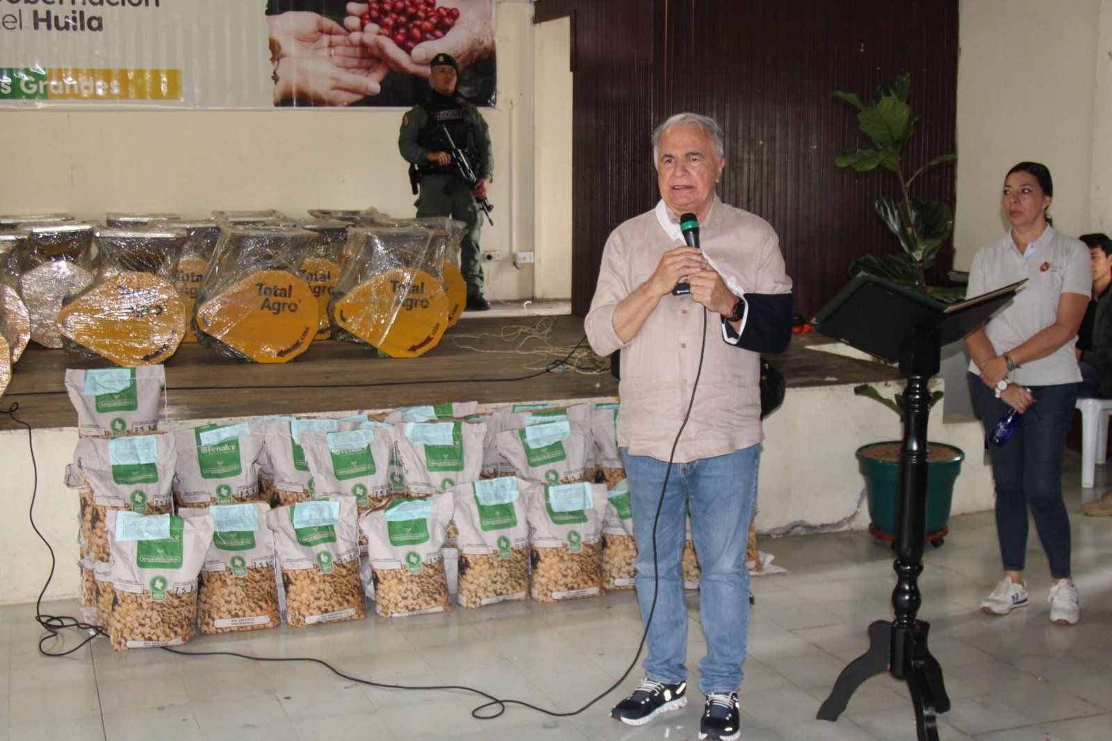 Caficultores huilenses avanzan con tecnología y apoyo del gobierno