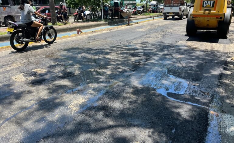 Obras de mantenimiento vial en la Avenida 26 mejoran la movilidad en Neiva