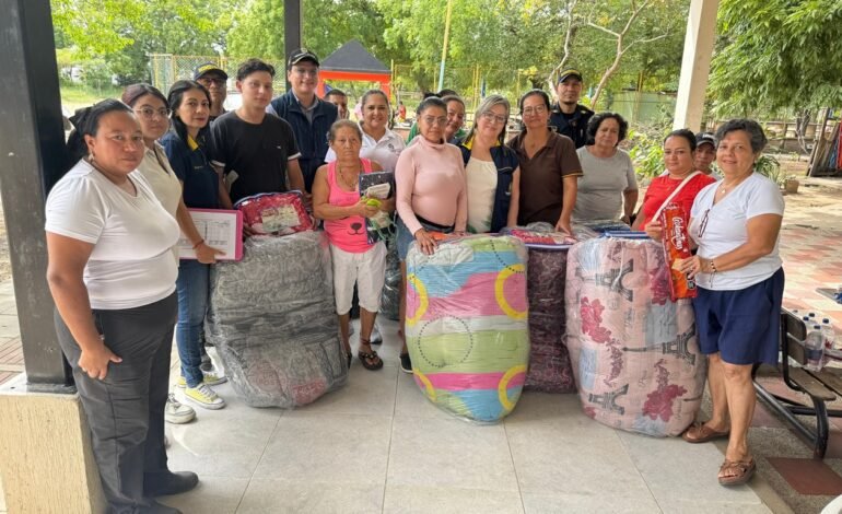 Alcaldía de Neiva acompañó retorno de damnificados y continúa entrega de ayudas humanitarias
