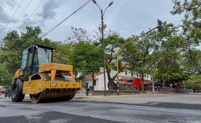 Alcaldía ejecuta mantenimiento en calle 7 y otras vías principales