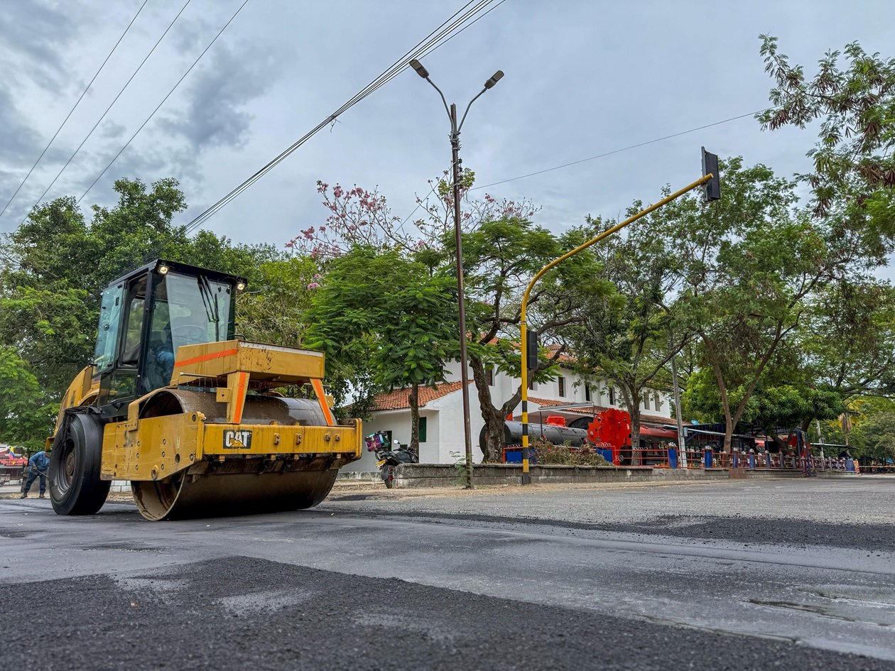 Alcaldía ejecuta mantenimiento en calle 7 y otras vías principales