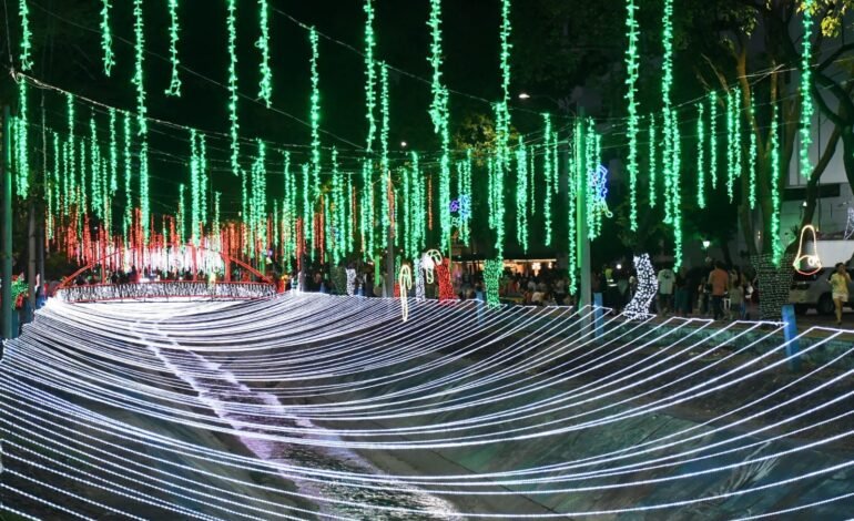 Con un espectáculo lleno de color, Neiva encendió oficialmente la Navidad