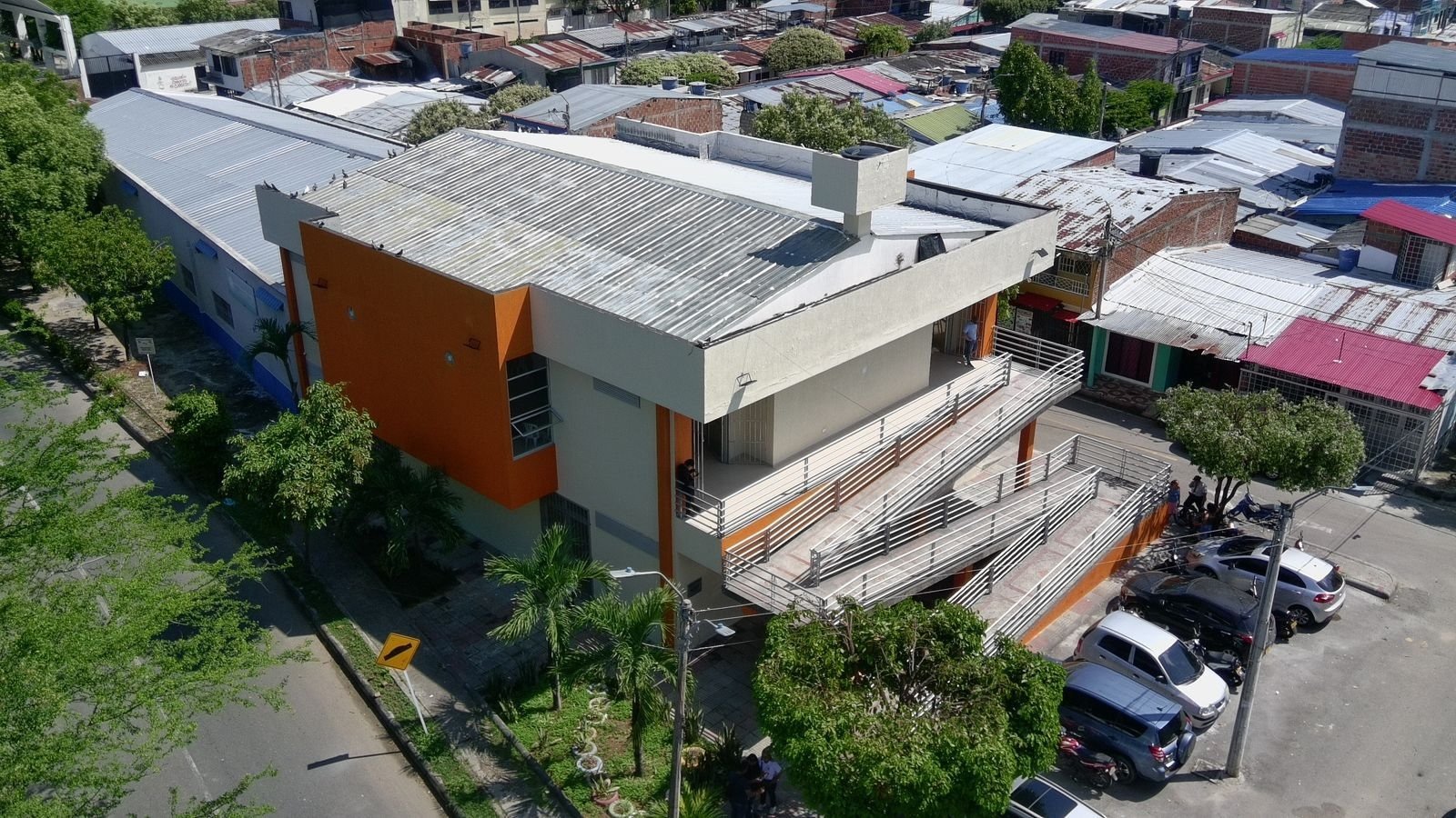 Alcalde Casagua entrega infraestructura cultural renovada para niños y jóvenes de la comuna 9